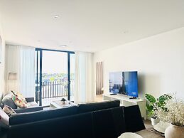 The Peninsula at Hope Island