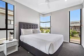 The Peninsula at Hope Island