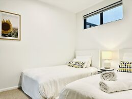 The Peninsula at Hope Island