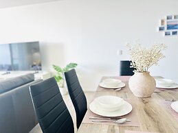 The Peninsula at Hope Island