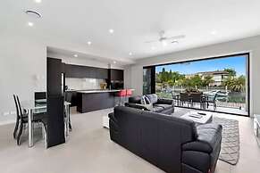 The Peninsula at Hope Island