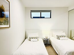 The Peninsula at Hope Island