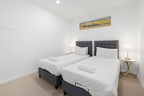 The Peninsula at Hope Island