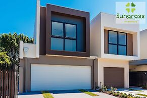 The Peninsula at Hope Island