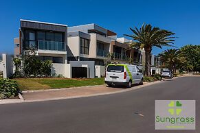 The Peninsula at Hope Island