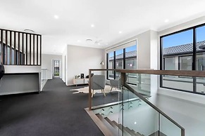 The Peninsula at Hope Island