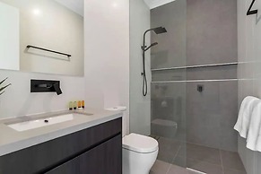 The Peninsula at Hope Island