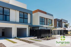 The Peninsula at Hope Island