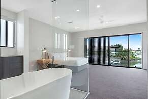 The Peninsula at Hope Island