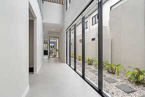 The Peninsula at Hope Island