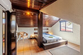 Aroeira Pool House by Lisbon-Coast