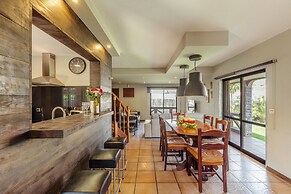 Aroeira Pool House by Lisbon-Coast