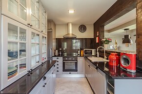 Aroeira Pool House by Lisbon-Coast