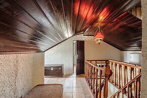 Aroeira Pool House by Lisbon-Coast