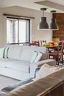 Aroeira Pool House by Lisbon-Coast