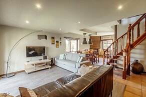 Aroeira Pool House by Lisbon-Coast