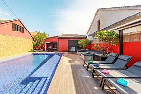 Aroeira Pool House by Lisbon-Coast