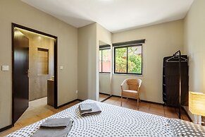 Aroeira Pool House by Lisbon-Coast