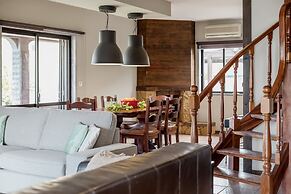 Aroeira Pool House by Lisbon-Coast