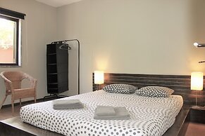 Aroeira Pool House by Lisbon-Coast