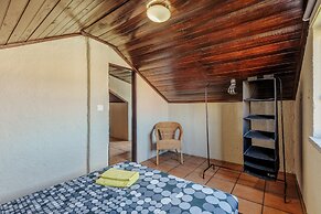 Aroeira Pool House by Lisbon-Coast