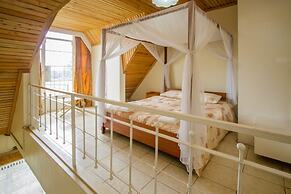 Harlequin Suites Hotel