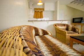 Harlequin Suites Hotel