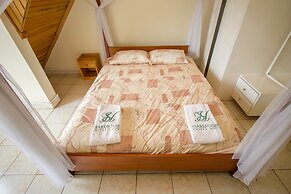 Harlequin Suites Hotel