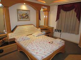 Pleasant Place Hotel