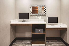 La Quinta Inn & Suites by Wyndham Baton Rouge - Port Allen