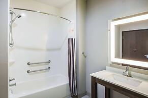 La Quinta Inn & Suites by Wyndham Baton Rouge - Port Allen