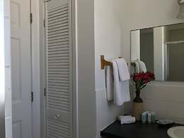 Caribbean Sea Breeze Villas