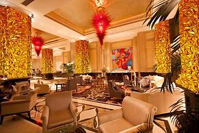 YINHAO HOLIDAY HOTEL