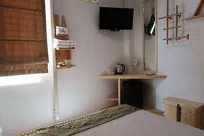 Baan URT Suratthani Airport Hotel