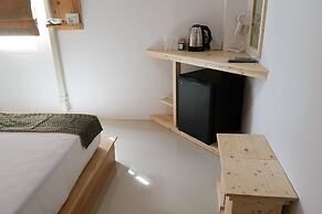 Baan URT Suratthani Airport Hotel