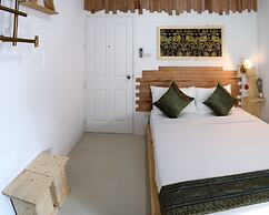 Baan URT Suratthani Airport Hotel