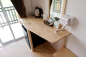 Baan URT Suratthani Airport Hotel