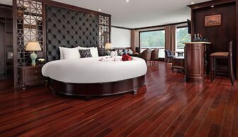 Rosa Boutique Cruise