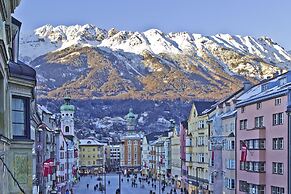 Stage 12 Hotel by Penz