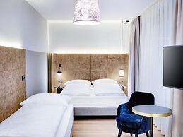 Stage 12 Hotel by Penz