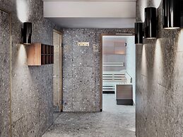 Stage 12 Hotel by Penz