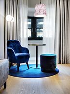 Stage 12 Hotel by Penz