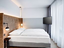 Stage 12 Hotel by Penz