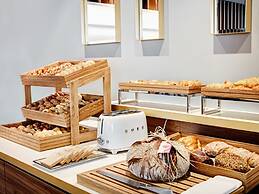 Stage 12 Hotel by Penz