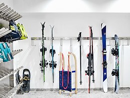 Stage 12 Hotel by Penz