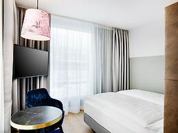 Stage 12 Hotel by Penz