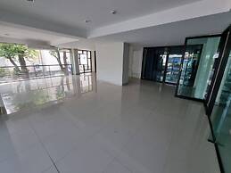 Ploen Ploen Residence