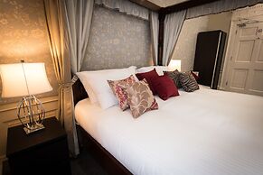 Royal Princes Suites