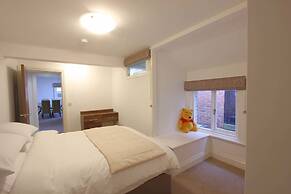 The Castle Collection - 25 Castle Street