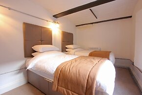 The Castle Collection - 25 Castle Street